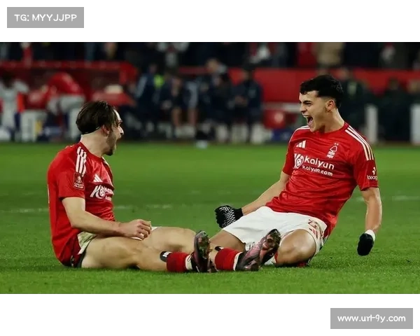 利兹联对阵诺丁汉森林，勒温头球破门打破僵局